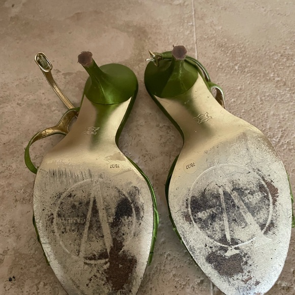 Lime green Vince Camuto pumps. - Picture 3 of 4